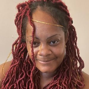 Meet your Posher, Monique